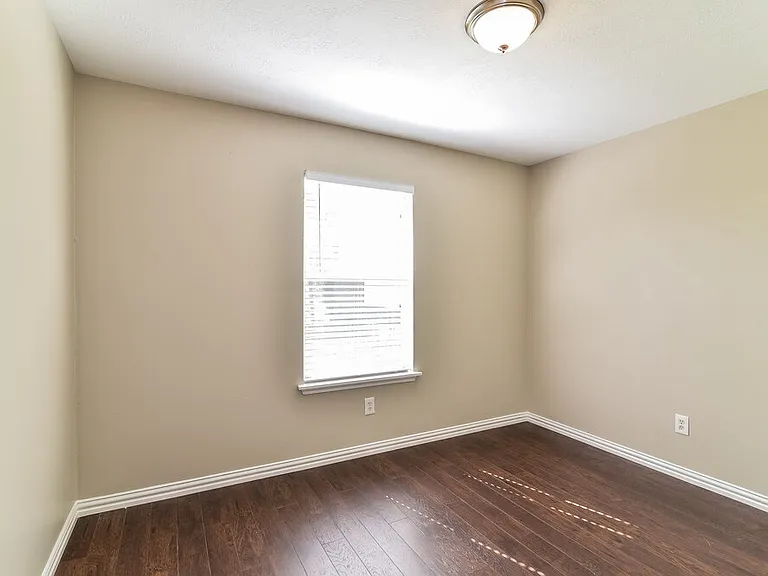 9010 Walworth Dr — Photo 5