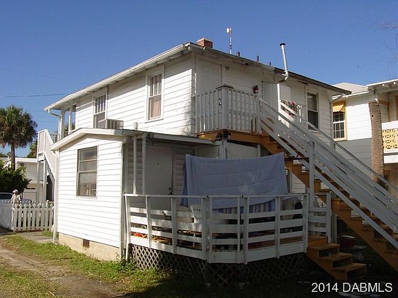 3rd image of 910 Oleander Ave