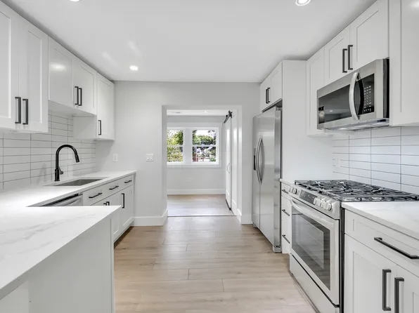 6903 Dunmanway #B, Dundalk, MD 21222