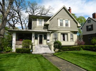 222 Scottswood Rd, Riverside, IL 60546