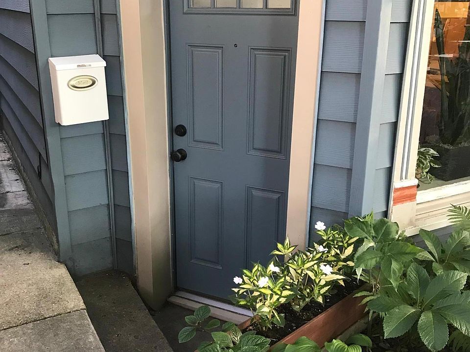 Private entrance at front of building. New door.