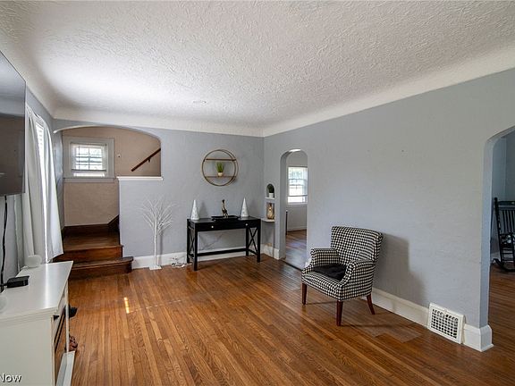 5th image of 20130 Lakeview Ct