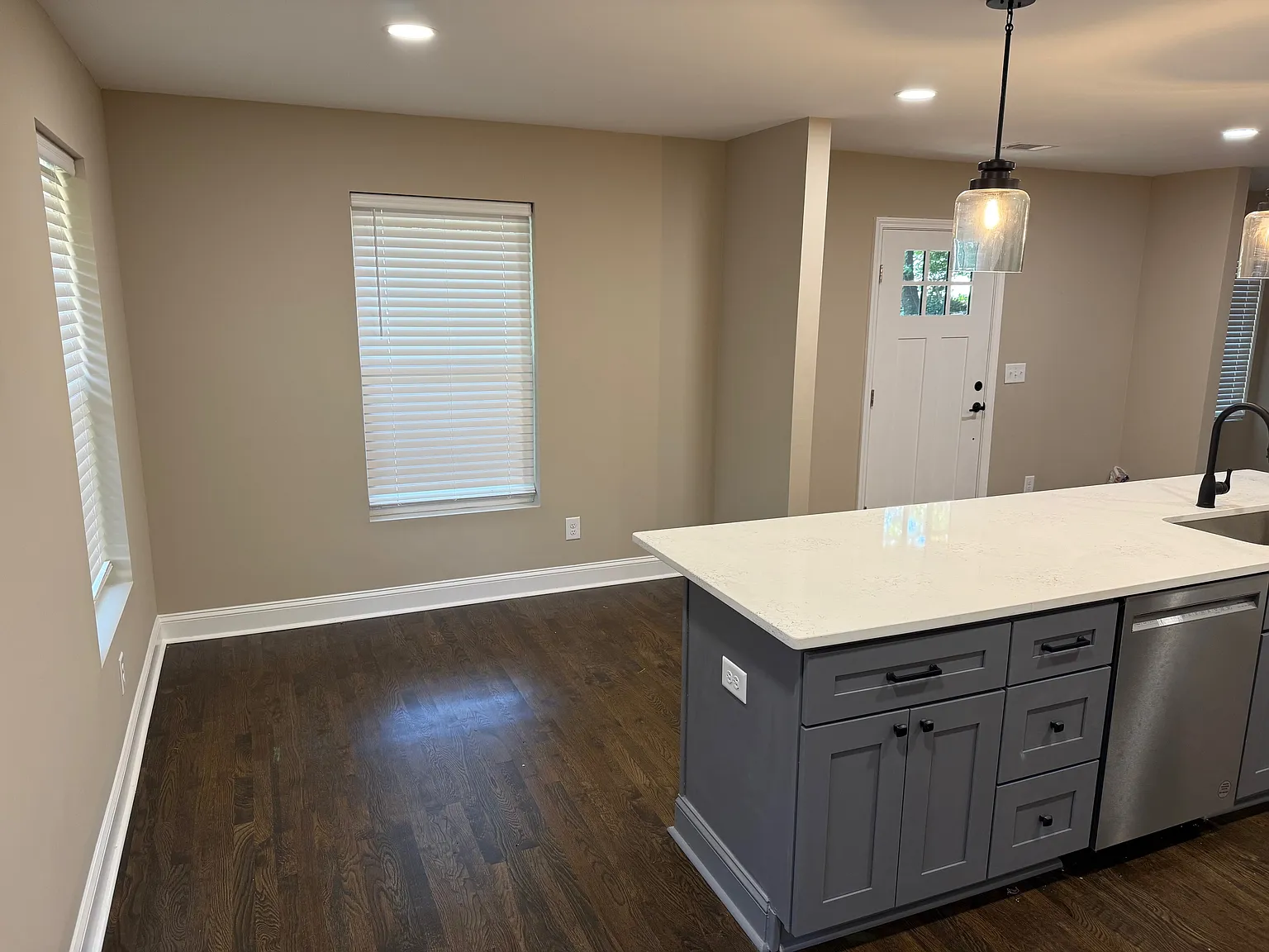 5 bed, 2100 sqft, $3,200 — Photo 2