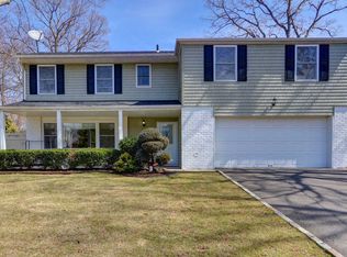 23 Spruce Ln, Syosset, NY 11791