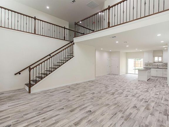 4th image of 2825 Poinsettia Dr