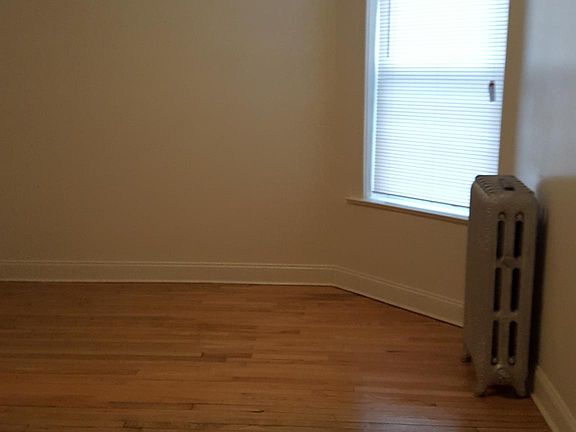 3rd image of 6113 S King Dr APT 2