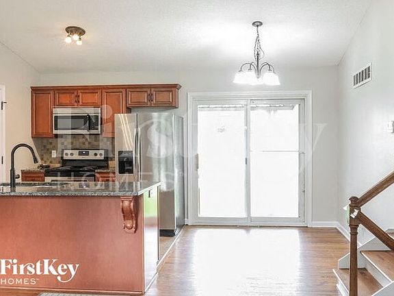 3rd image of 902 S Skyline Dr