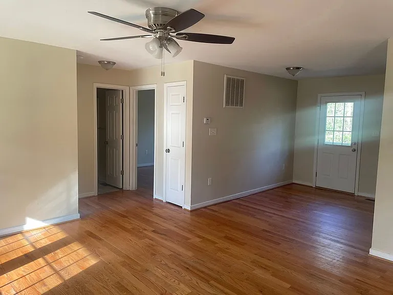 9050 Northwood Dr — Photo 2