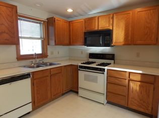 23 Oak St, West Stockbridge, MA 01266