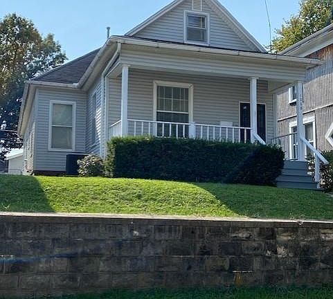 2nd image of 1208 Lincoln St