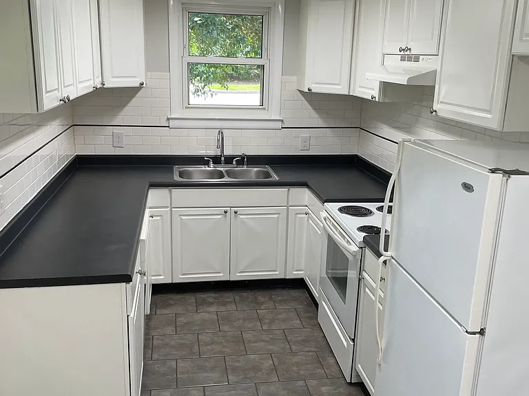 410 Lloyd St — Photo 10
