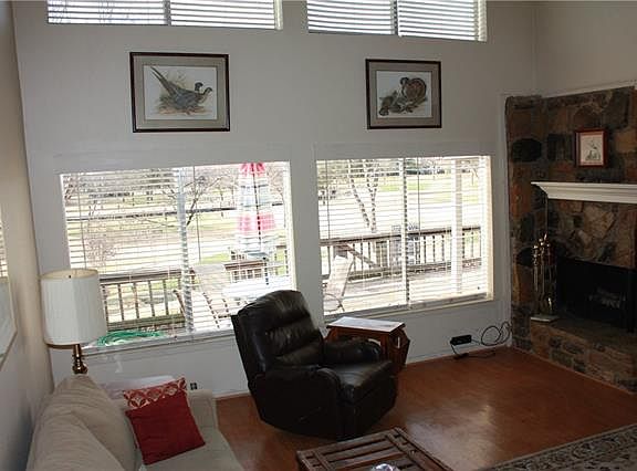 2nd image of 2928 Woodcroft Cir