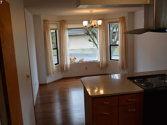 5th image of 3112 SE Balboa Dr