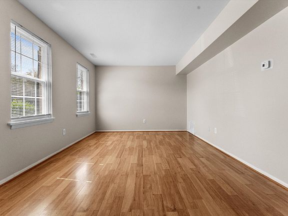 5th image of 411 Roxana Rd