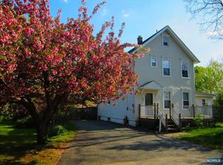 17 Webber St, Bloomingdale, NJ 07403