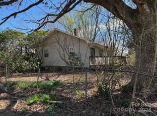 138 Christ School Rd, Arden, NC 28704