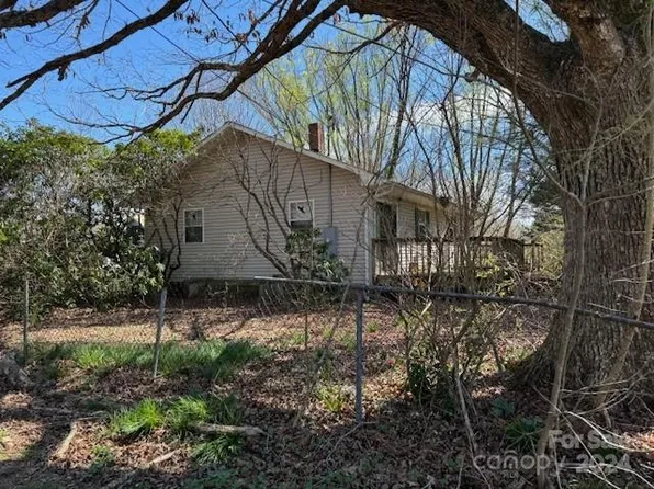 138 Christ School Rd, Arden, NC 28704