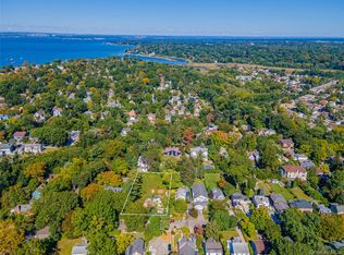 24017 Poplar St, Flushing, NY 11363