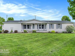1576 Grandview Ct, Saint Clair, MI 48079