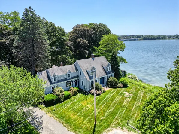 18 Fern Avenue, Falmouth, ME 04105