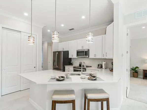 238 Indies Dr E, Naples, FL