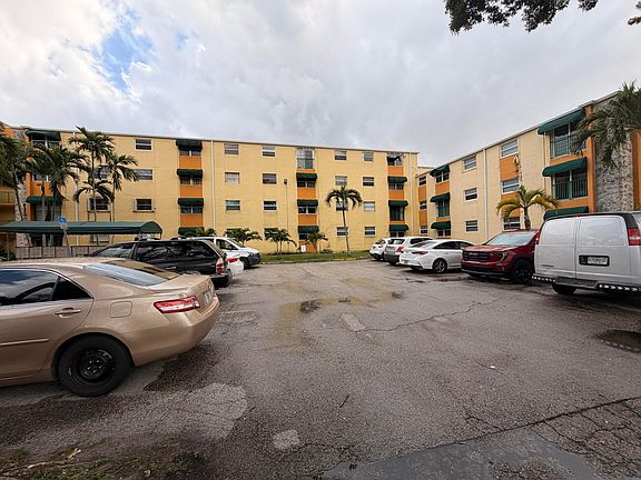 2nd image of 606 W 81st Street #111