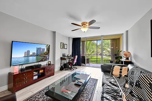 103 Royal Park Dr #2E Photo 1