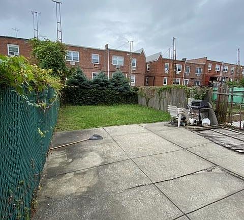 5th image of 60-42 75th St