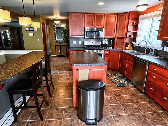 4th image of 15495 Knobhill Dr