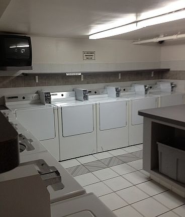 3rd image of 7383 N Winchester Ave APT 1W