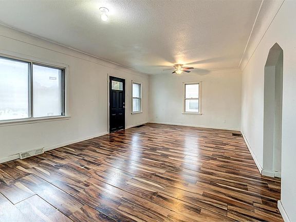 5th image of 220 Ames Pl
