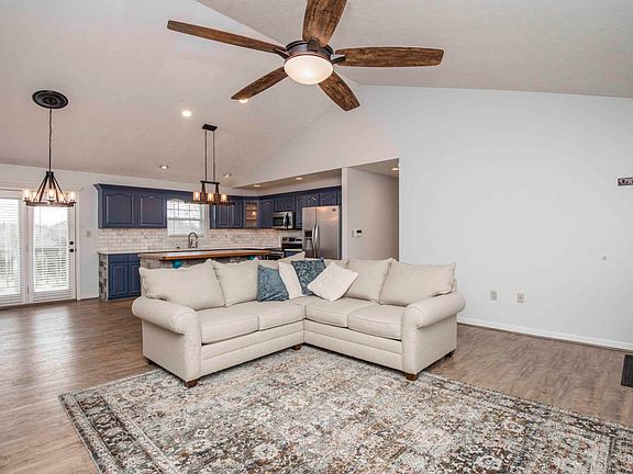 5th image of 2075 Strawberry Dr