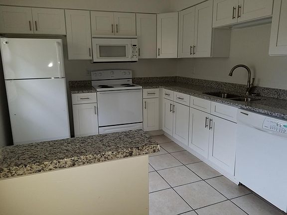 Kitchen w/half-wall