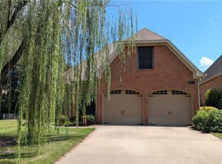 2172 N Donahue Dr, Auburn, AL 36830