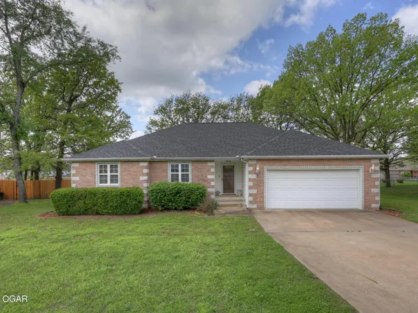 810 Briarbrook Dr, Carl Junction, MO 64834