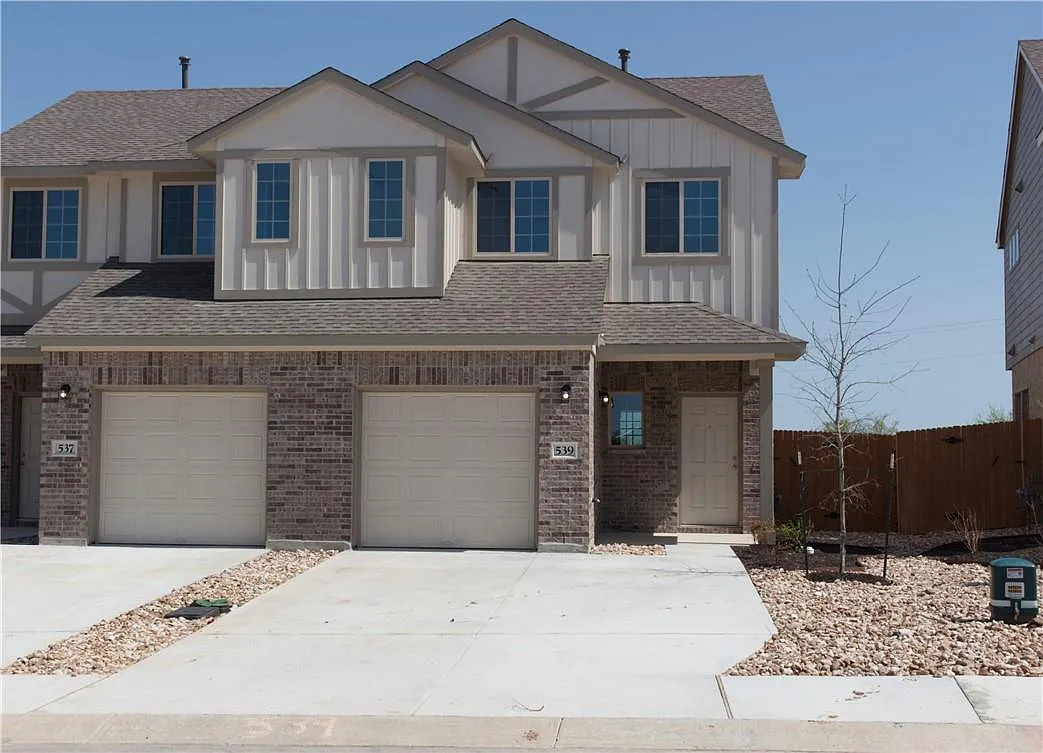 4 bed, 2.5 bath, 1538 sqft, $1,995 — Photo 2