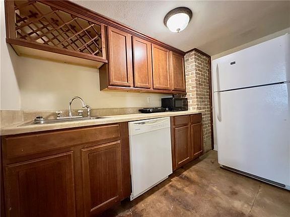 5th image of 7930 Plum St #G