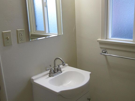 5th image of 10814 Blix St