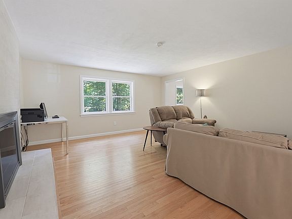 5th image of 71 Carpenter Rd