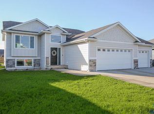 6304 S Burlow Trl, Sioux Falls, SD 57106