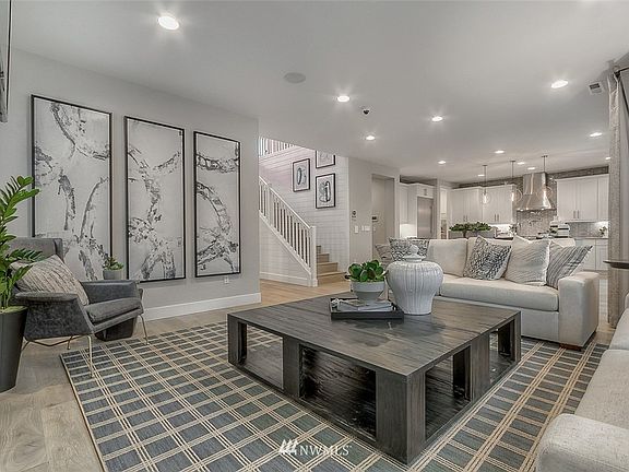 4th image of 1696 SE Canyon Avenue SE