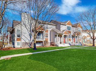 1645 Apple Tree Ln, West Chicago, IL 60185