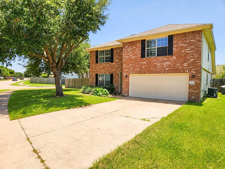 6803 Hayman Dr — Photo 2