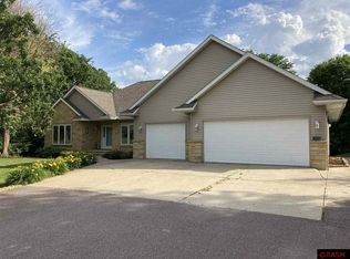 60641 Valley Hills Dr, New Ulm, MN 56073