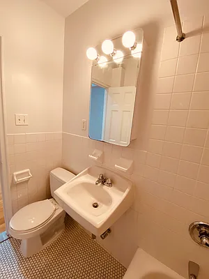 Rented by Metropolis Real Estate of Manhattan | media 12