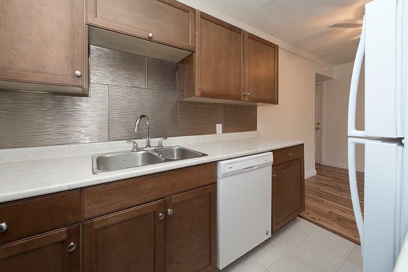 Calgary Apartment for rent - 1 Bedroom — photo 3