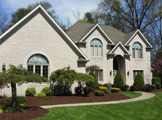 6943 Crystal Creek Dr, Brecksville, OH 44141