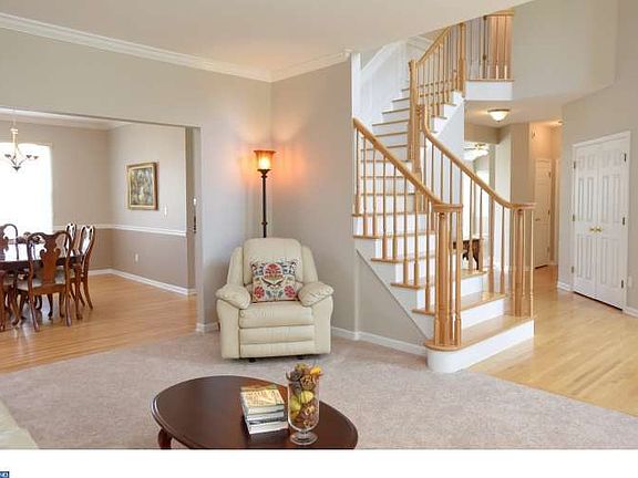 4th image of 4 Pennington Dr