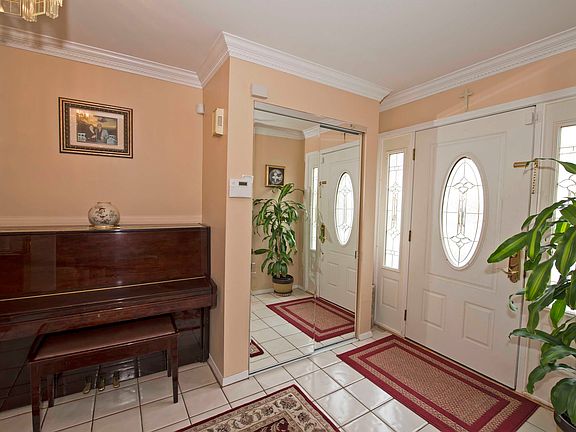 2nd image of 2154 Poe Ave