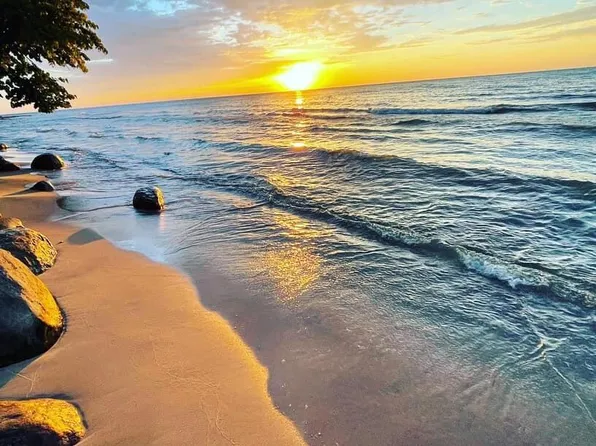 5063 Country Club Beach ROAD, Port Washington, WI 53074